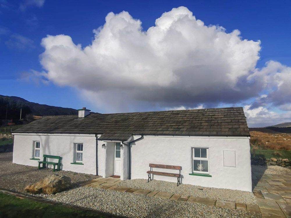 Front view of Deer View Cottage